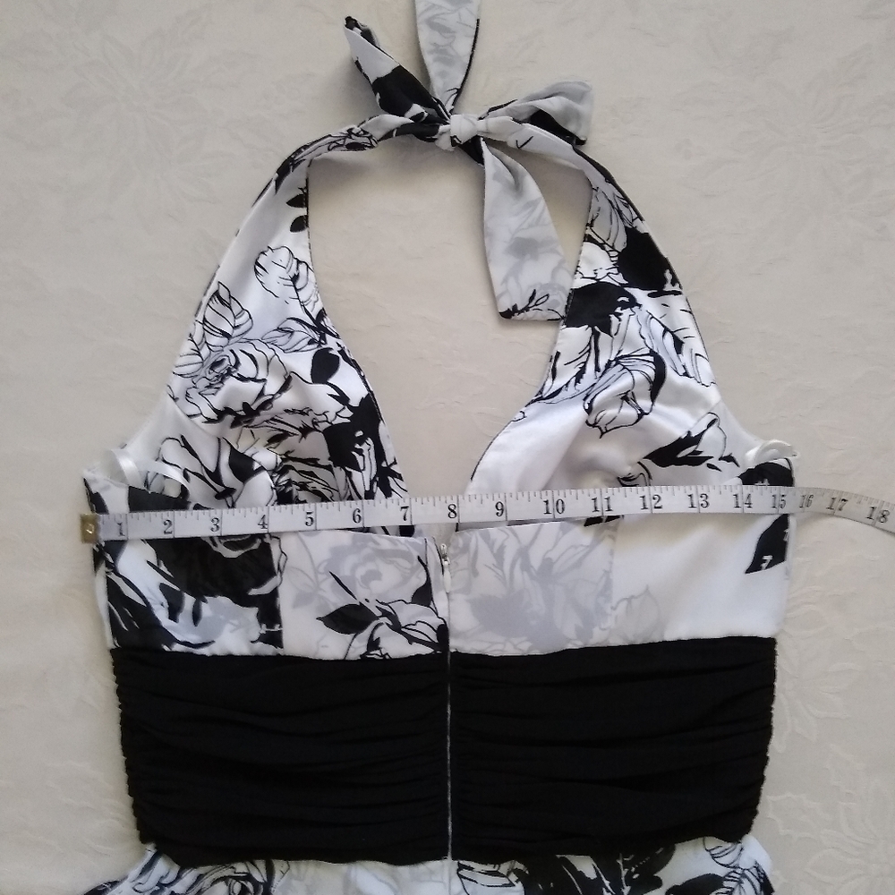 Halter pinup flare floral roses black white dress - Picture 4 of 7